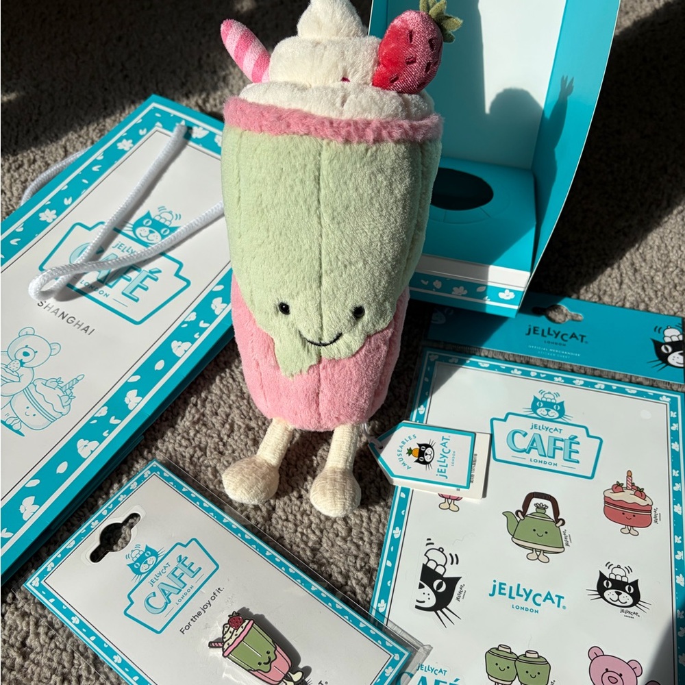 WEEKEND SALE☀️ NWT SHANGHAI Exclusive Amuseables Berrity Latte Jellycat Set - Picture 5 of 10